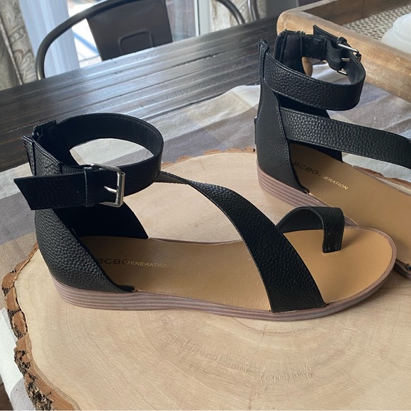 BCBGeneration Toe Loop Ankle Buckle Sandals NWOT - Picture 2 of 10